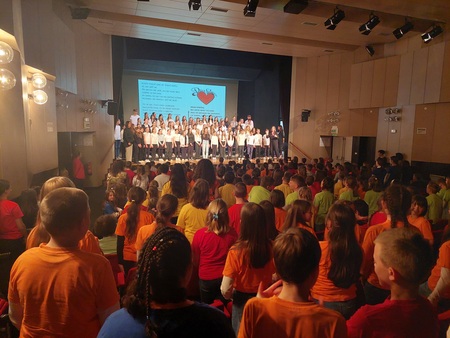 skupna pesem na območni reviji otroških in mladinskih pevskih zborov Ilirska Bistrica 2025